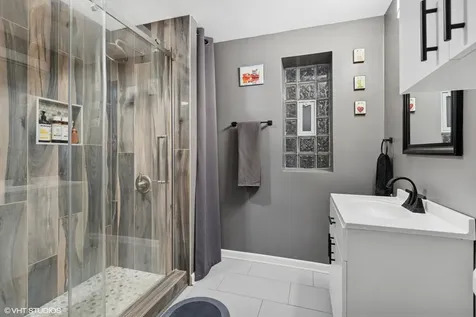 1920 West Dickens Avenue Chicago IL 60614