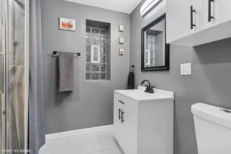 1920 West Dickens Avenue Chicago IL 60614
