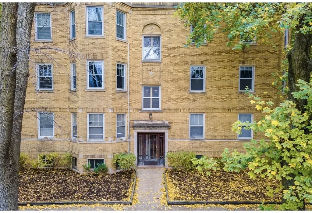 3703 North Hoyne Avenue Chicago IL 60618
