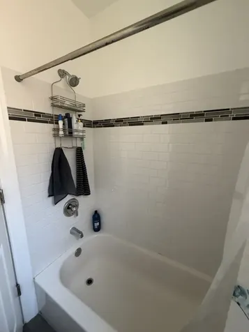 646 West Roscoe Avenue Chicago IL 60657