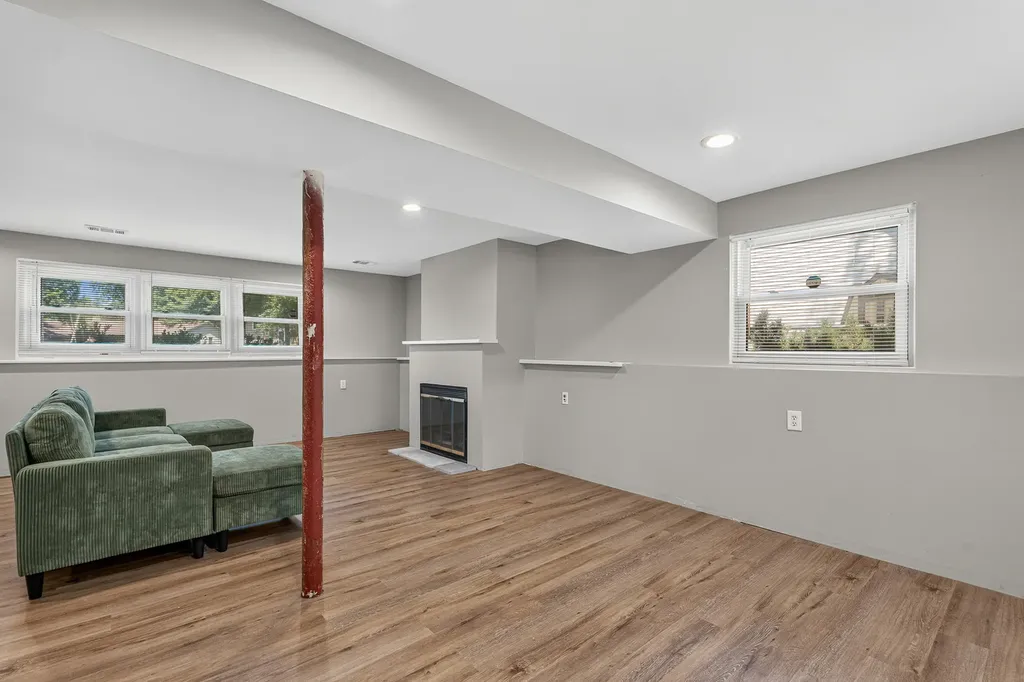 4 Devon Court Bolingbrook IL 60440