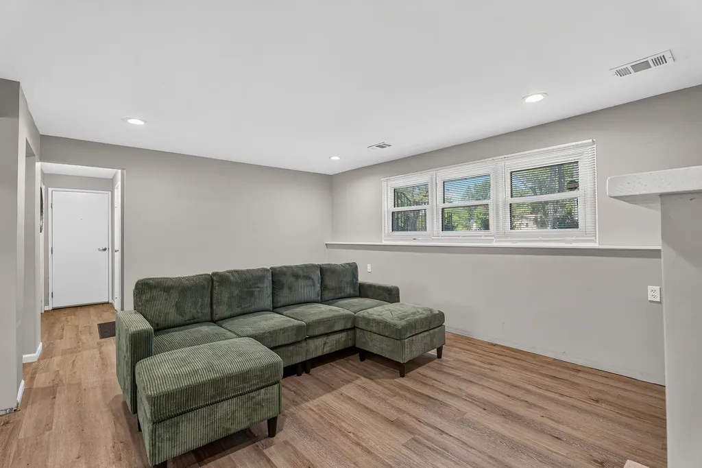 4 Devon Court Bolingbrook IL 60440