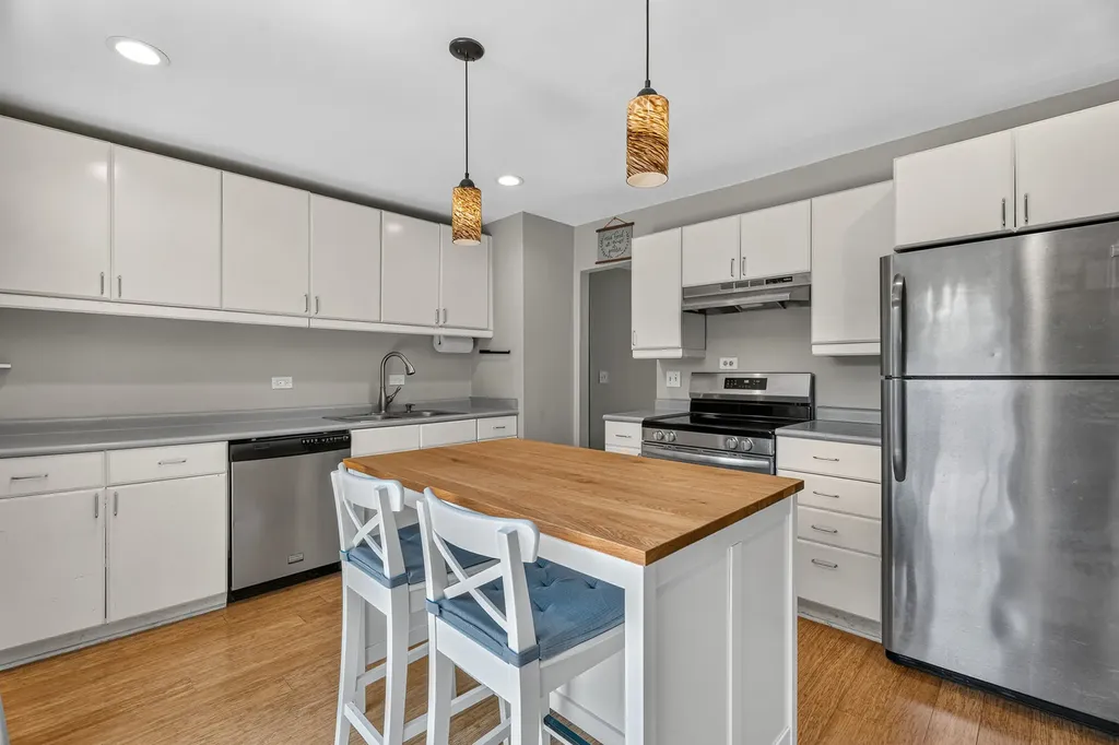 4 Devon Court Bolingbrook IL 60440
