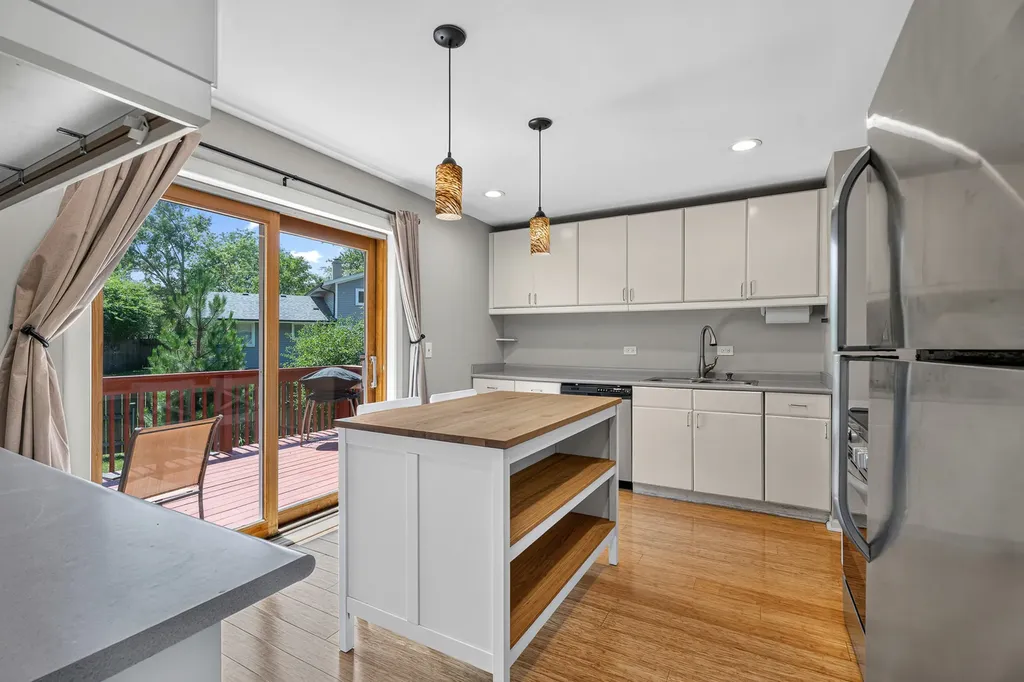 4 Devon Court Bolingbrook IL 60440