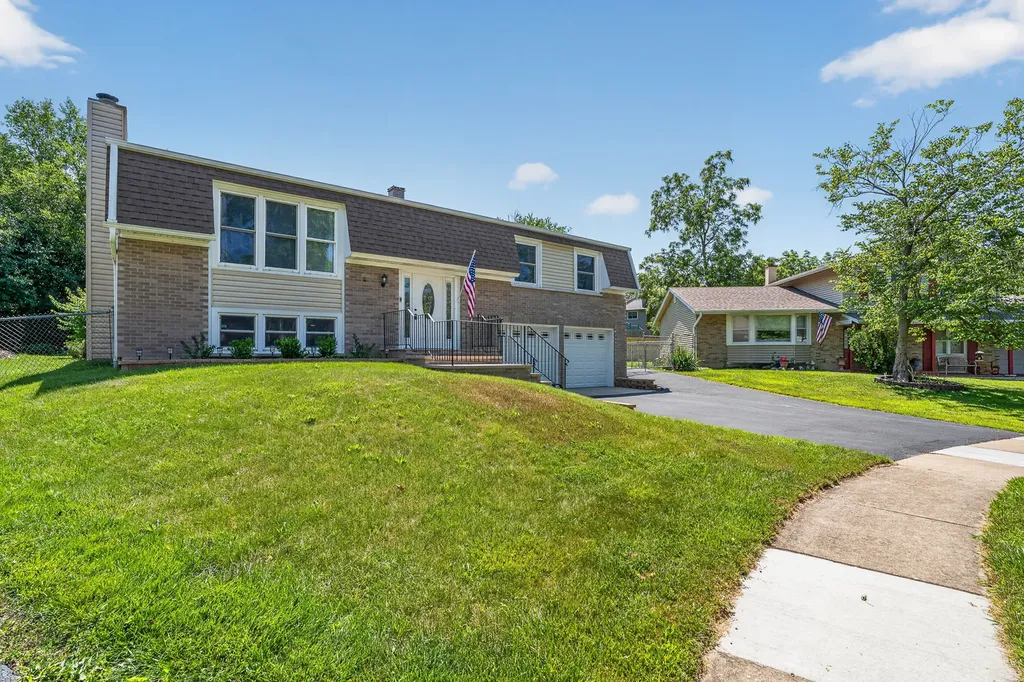 4 Devon Court Bolingbrook IL 60440