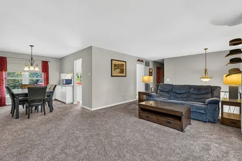 4 Devon Court Bolingbrook IL 60440