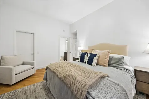 2734 North Seminary Avenue Chicago IL 60614