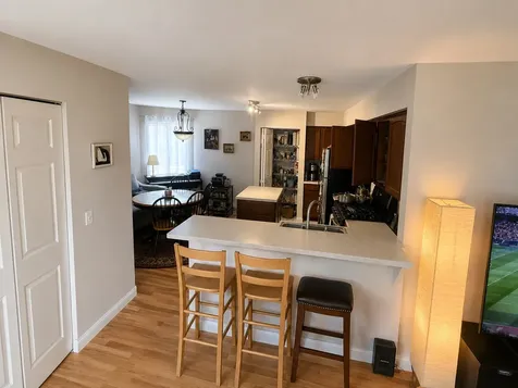 199 Old Oak Court W Buffalo Grove IL 60089