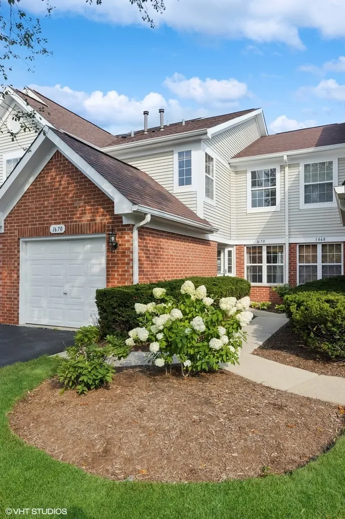 1670 Mansfield Court Roselle IL 60172