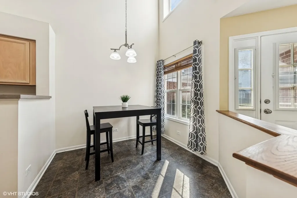 1670 Mansfield Court Roselle IL 60172