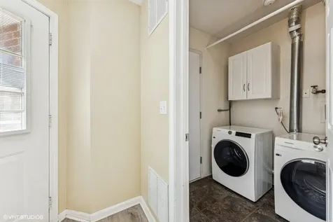 1670 Mansfield Court Roselle IL 60172
