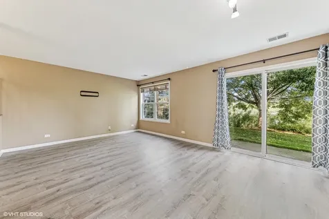 1670 Mansfield Court Roselle IL 60172