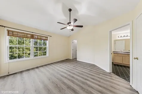 1670 Mansfield Court Roselle IL 60172