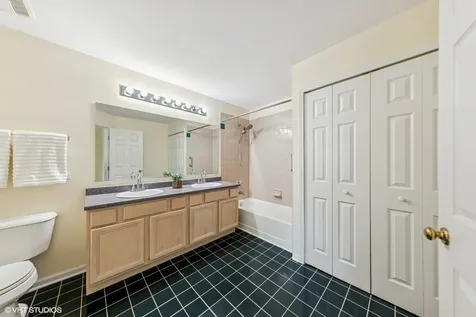1670 Mansfield Court Roselle IL 60172