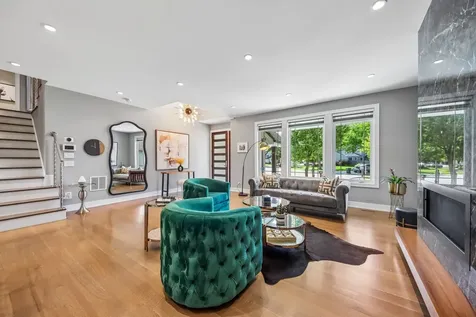 1209 Diane Lane Elk Grove Village IL 60007
