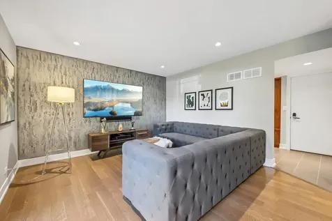 1209 Diane Lane Elk Grove Village IL 60007