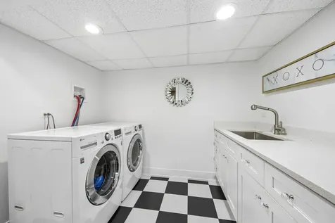 1209 Diane Lane Elk Grove Village IL 60007