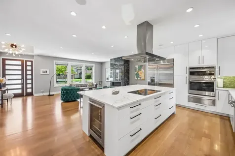 1209 Diane Lane Elk Grove Village IL 60007