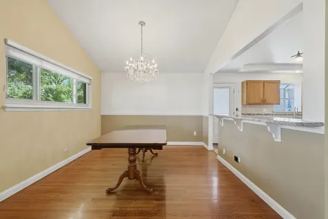 613 Leamington Avenue Wilmette IL 60091