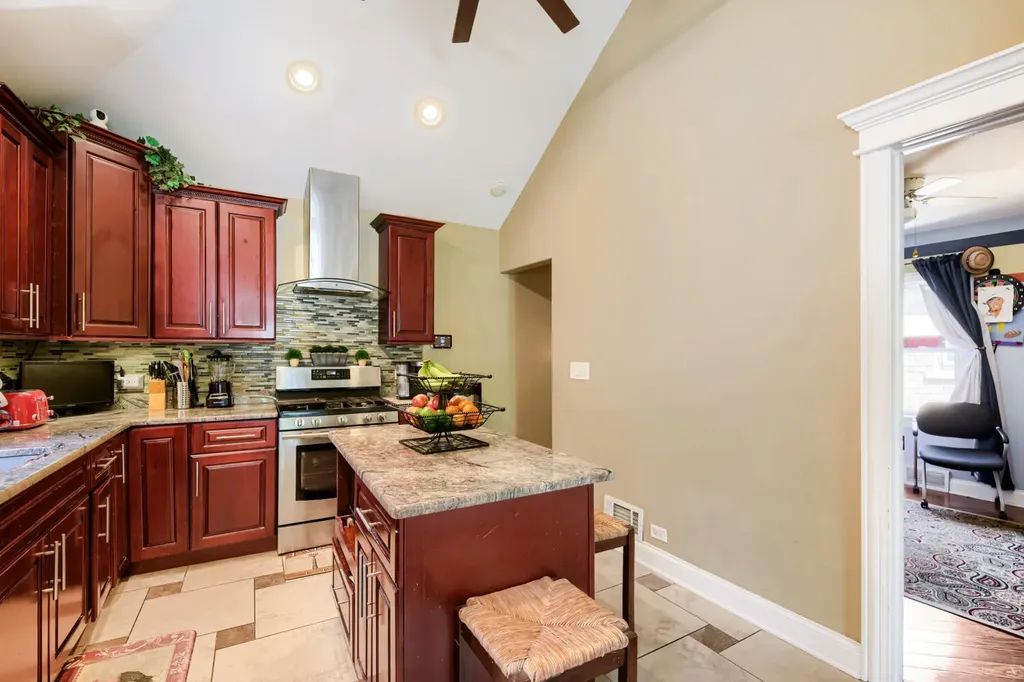 5048 South Leamington Avenue Chicago IL 60638