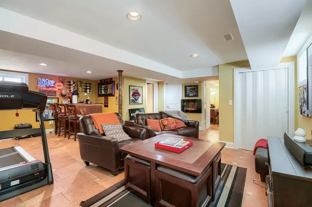 5048 South Leamington Avenue Chicago IL 60638