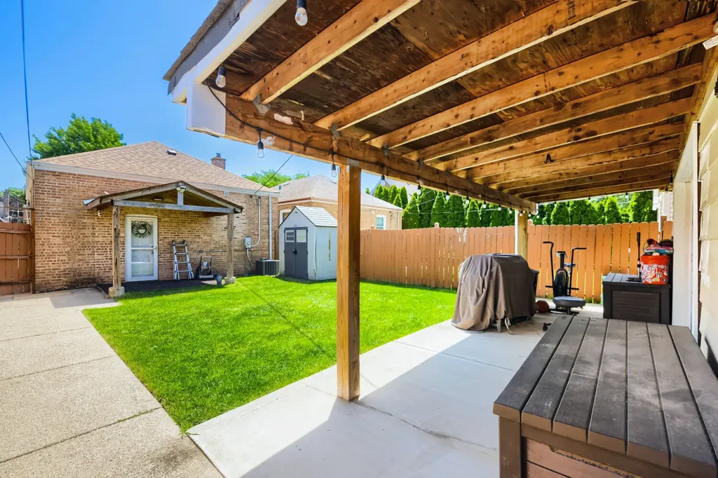 5048 South Leamington Avenue Chicago IL 60638