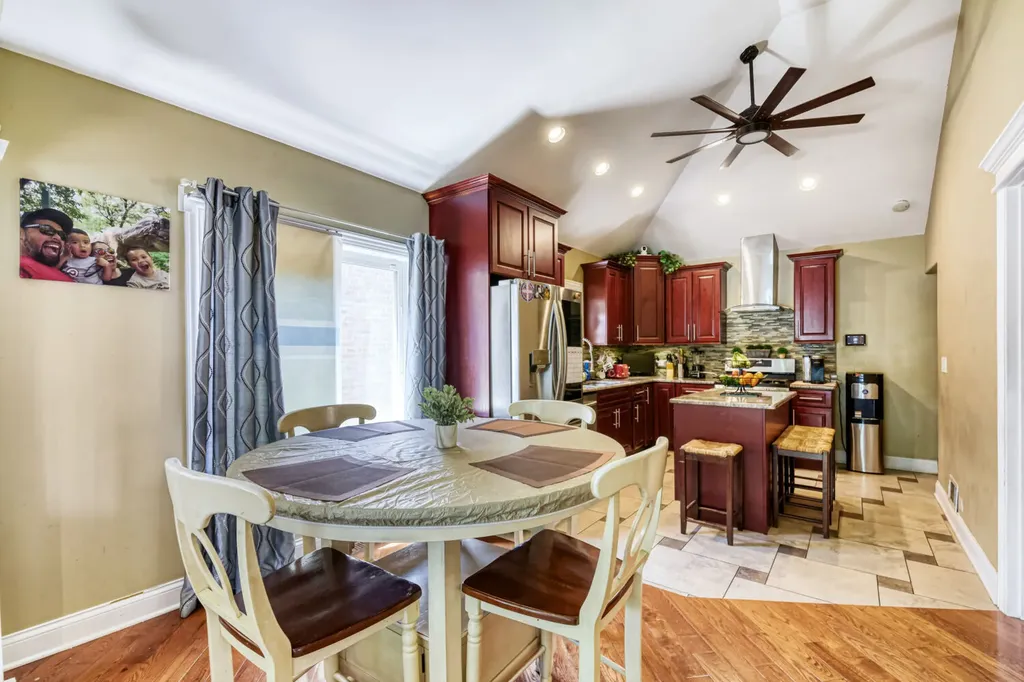 5048 South Leamington Avenue Chicago IL 60638