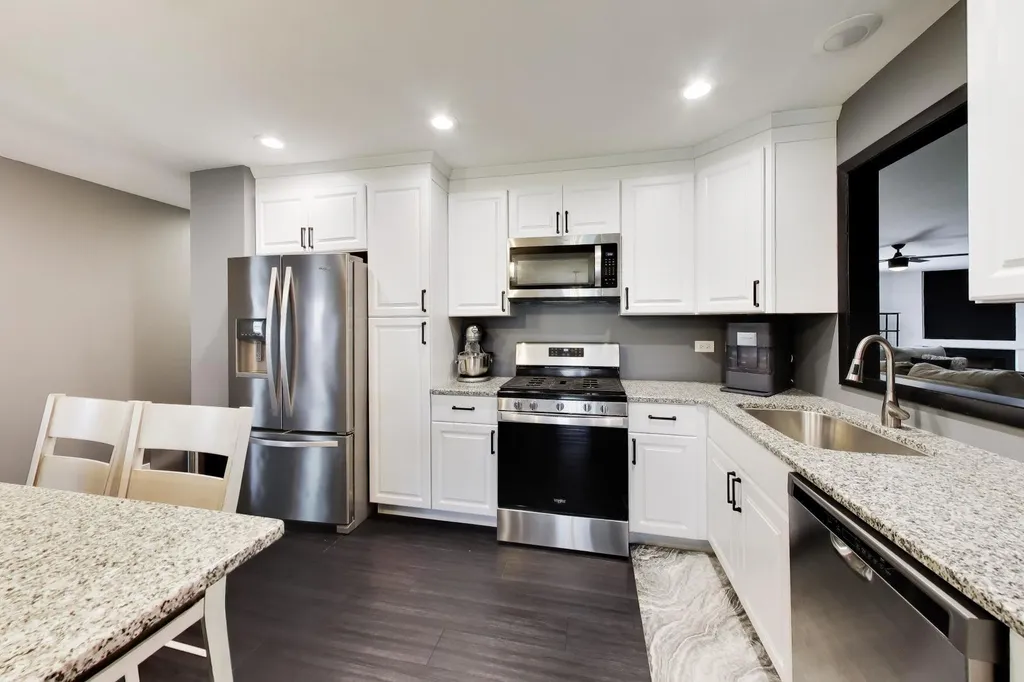 1430 Sequoia Lane Darien IL 60561