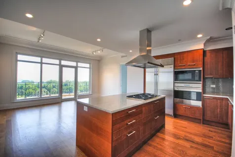 2550 North Lakeview Avenue Chicago IL 60614