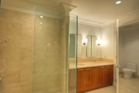 2550 North Lakeview Avenue Chicago IL 60614