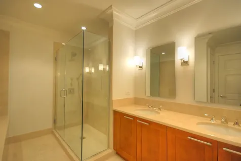 2550 North Lakeview Avenue Chicago IL 60614