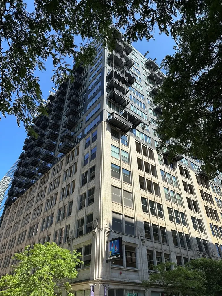 565 West Quincy Street Chicago IL 60661