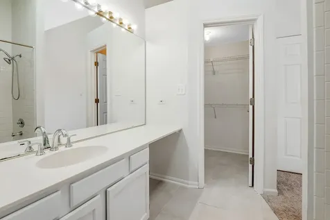 450 Bridle Trail Wheeling IL 60090