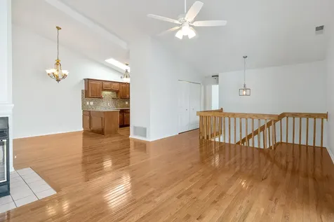 450 Bridle Trail Wheeling IL 60090