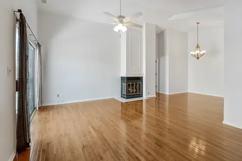 450 Bridle Trail Wheeling IL 60090