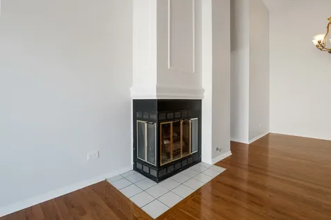 450 Bridle Trail Wheeling IL 60090