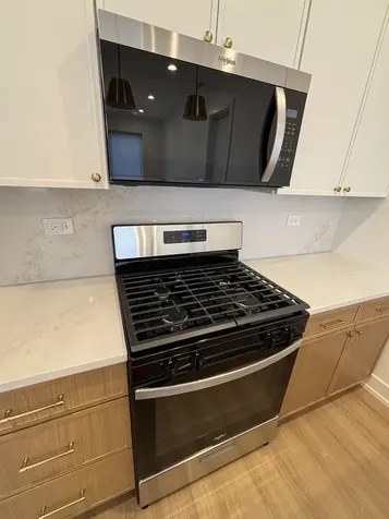 6042 South Eberhart Avenue Chicago IL 60637