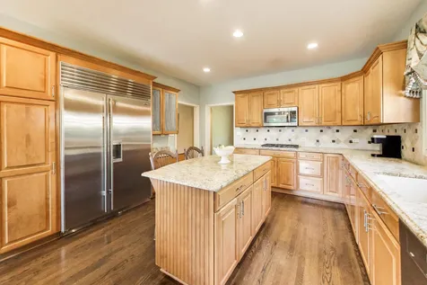 2136 Brentwood Road Northbrook IL 60062