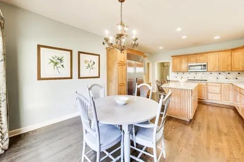 2136 Brentwood Road Northbrook IL 60062