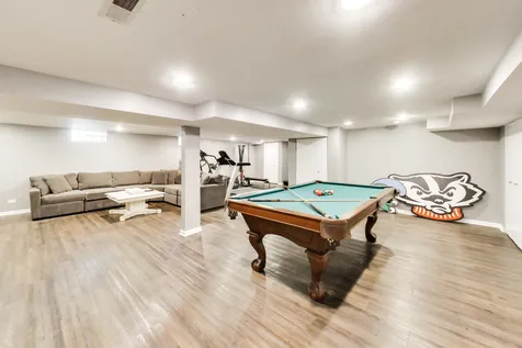 2136 Brentwood Road Northbrook IL 60062