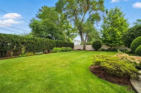 2136 Brentwood Road Northbrook IL 60062