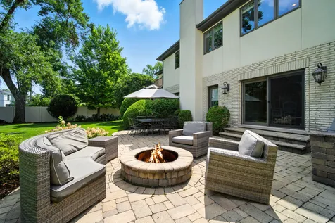2136 Brentwood Road Northbrook IL 60062