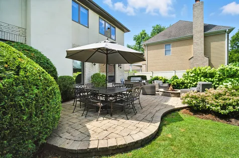 2136 Brentwood Road Northbrook IL 60062