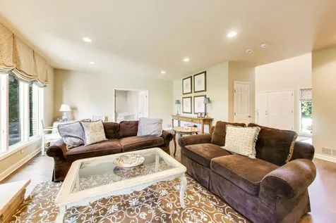 2136 Brentwood Road Northbrook IL 60062