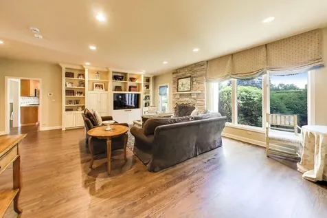 2136 Brentwood Road Northbrook IL 60062