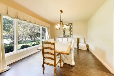 2136 Brentwood Road Northbrook IL 60062