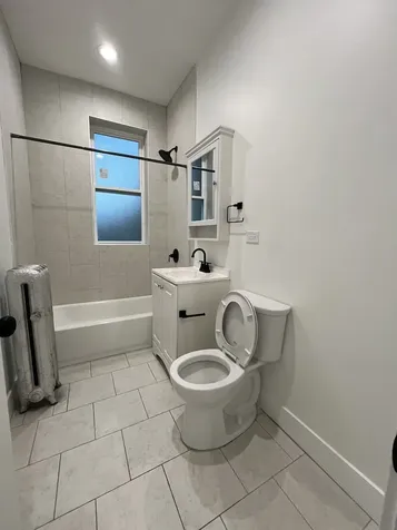 1546 West Arthur Avenue Chicago IL 60626