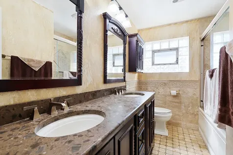 913 East 162nd Place South Holland IL 60473