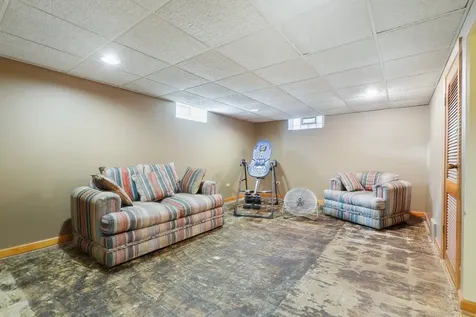 913 East 162nd Place South Holland IL 60473