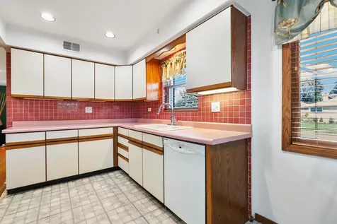 913 East 162nd Place South Holland IL 60473